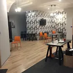 Center بيت شباب